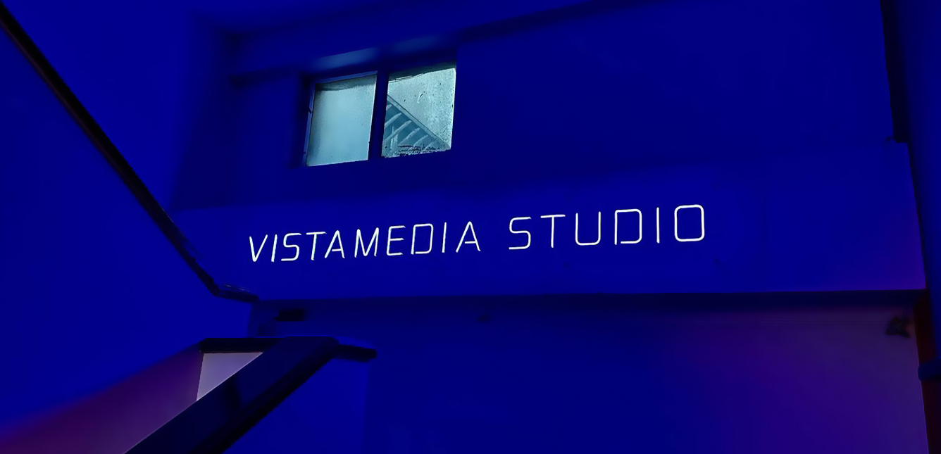 نمایی از استودیوی اختصاصی خانه تولید محتوا ویستا مدیا